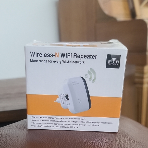 WiFi Repeater Wireless-N - White - Picture 1 of 8